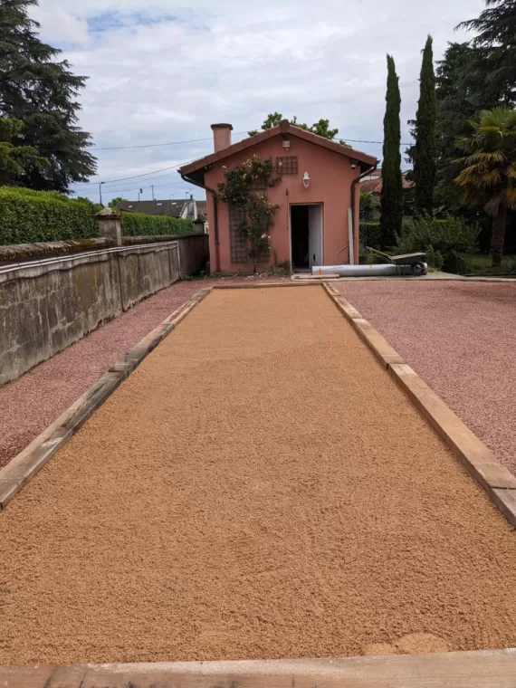 Création d'un terrain de pétanque chez un particulier à Replonges, Mâcon, ALEX TERRASSE