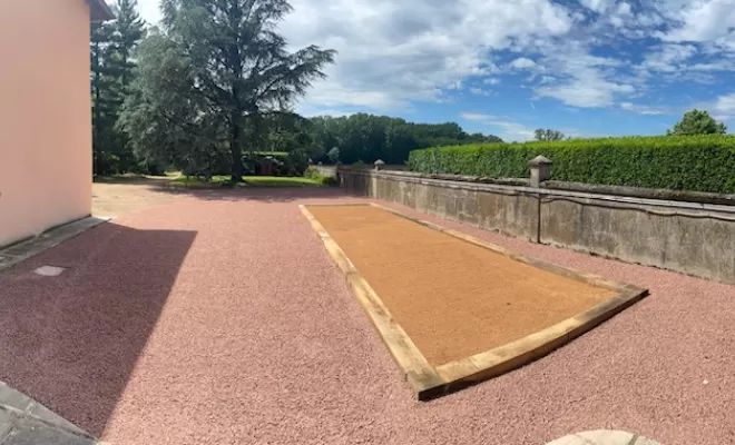 Création d'un terrain de pétanque chez un particulier à Replonges, Mâcon, ALEX TERRASSE